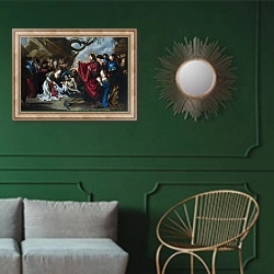 «The Raising of Lazarus 2» в интерьере классической гостиной с зеленой стеной над диваном