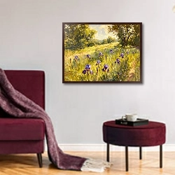 «Sunny iris meadow» в интерьере гостиной в бордовых тонах