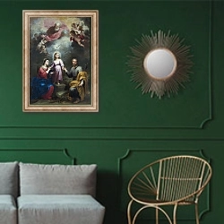 «Небесные и земные Троицы» в интерьере классической гостиной с зеленой стеной над диваном