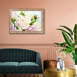 «Розовые и белые цветы пионов в белой вазе, деталь 3» в интерьере классической гостиной над диваном