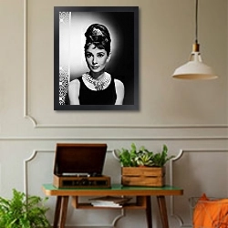 «Хепберн Одри 138» в интерьере комнаты в стиле ретро с проигрывателем виниловых пластинок