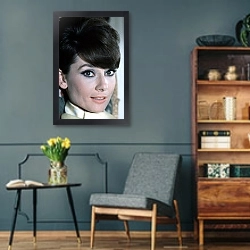 «Хепберн Одри 184» в интерьере гостиной в стиле ретро в серых тонах