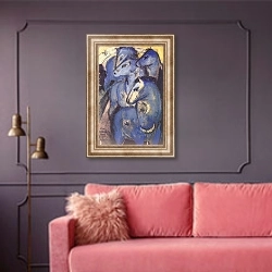 «Башня из синих коней 2» в интерьере гостиной с розовым диваном