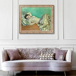 «Torse of a reclining woman, 1913» в интерьере гостиной в классическом стиле над диваном