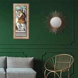 «Поклоняющийся ангел» в интерьере классической гостиной с зеленой стеной над диваном