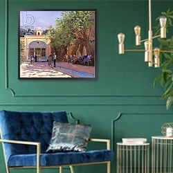 «Coffee at Yazd» в интерьере в классическом стиле с зеленой стеной