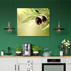 «Черные спелые оливки на дереве» в интерьере кухни с зелеными стенами