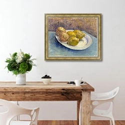 «Натюрморт с лемонами на тарелке» в интерьере кухни с деревянным столом