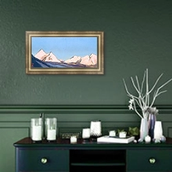 «Гималаи 3» в интерьере классической гостиной с зеленой стеной над диваном