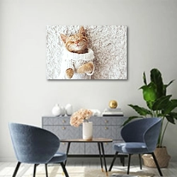 «Зимний котенок №1» в интерьере современной гостиной над комодом