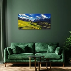 «Непал. Горная панорама Гималаев» в интерьере стильной зеленой гостиной над диваном