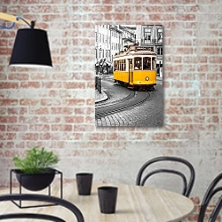 «Португалия, Лиссабон. Желтый трамвай №3» в интерьере кухни в стиле лофт с кирпичной стеной