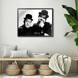 «Laurel & Hardy 2» в интерьере комнаты в стиле ретро с плетеными корзинами