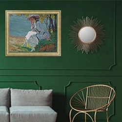 «Sommertraumerei» в интерьере классической гостиной с зеленой стеной над диваном