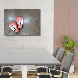 «Розовые боксерские перчатки» в интерьере современного офиса над столом для конференций