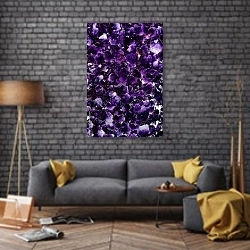 «Кристаллы фиолетового аметиста» в интерьере в стиле лофт над диваном