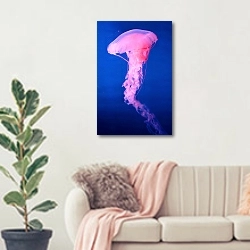 «Изящная розовая медуза» в интерьере современной светлой гостиной над диваном