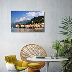 «Полуостров Белладжо. Италия» в интерьере современной гостиной с желтым креслом