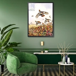 «Flushed Partridges» в интерьере классической гостиной с зеленой стеной над диваном