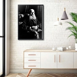«История в черно-белых фото 31» в интерьере комнаты в скандинавском стиле над тумбой