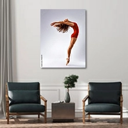 «Танцующая балерина 1» в интерьере офиса над креслами для гостей