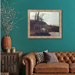 «Мужчина с волом и скотом у пруда» в интерьере гостиной с зеленой стеной над диваном