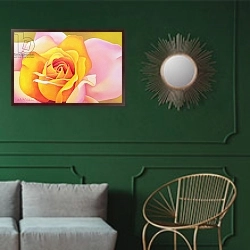 «The Rose, 2002» в интерьере классической гостиной с зеленой стеной над диваном