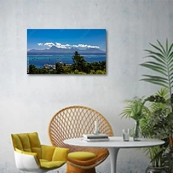 «Остров Муреа во Французской Полинезии» в интерьере современной гостиной с желтым креслом