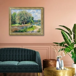 «Каштан в цвету» в интерьере классической гостиной над диваном