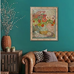 «Цветочный натюрморт» в интерьере гостиной с зеленой стеной над диваном