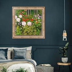 «A rose hedge» в интерьере классической спальни с темными стенами