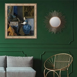 «Молодая женщина у клавесина» в интерьере классической гостиной с зеленой стеной над диваном
