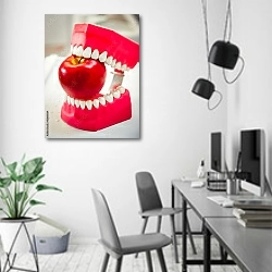 «Протез кусает яблоко» в интерьере современного офиса в минималистичном стиле