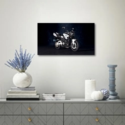 «Серый мотоцикл на темном фоне » в интерьере современной гостиной с голубыми деталями