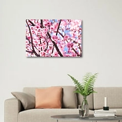 «Цветущая сакура» в интерьере современной светлой гостиной над диваном