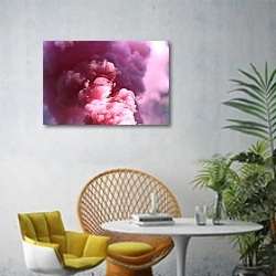 «Розовый дым» в интерьере современной гостиной с желтым креслом