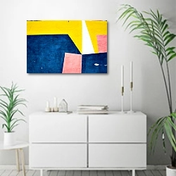 «Геометрическая абстракция на стене» в интерьере светлой минималистичной гостиной над комодом
