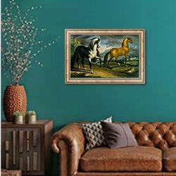 «Две лошади» в интерьере гостиной с зеленой стеной над диваном