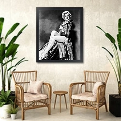 «Monroe, Marilyn 45» в интерьере комнаты в стиле ретро с плетеными креслами