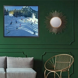 «Two Ski-Slopes, 2004» в интерьере классической гостиной с зеленой стеной над диваном