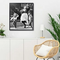 «История в черно-белых фото 1028» в интерьере гостиной в скандинавском стиле над комодом