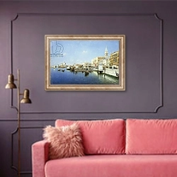 «A View of Venice 1» в интерьере гостиной с розовым диваном