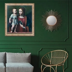 «Дева Мария с младенцем 16» в интерьере классической гостиной с зеленой стеной над диваном