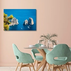 «Италия. Капри. Скалы и море» в интерьере современной столовой в пастельных тонах