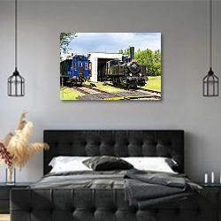 «Паровой локомотив в депо, Чехия» в интерьере современной спальни с черной кроватью
