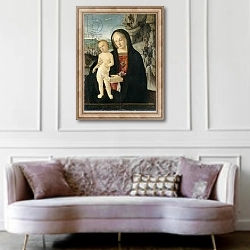 «Madonna and Child, c.1500» в интерьере гостиной в классическом стиле над диваном
