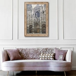 «Rouen Cathedral, the west portal, Harmony in Grey, 1894» в интерьере гостиной в классическом стиле над диваном