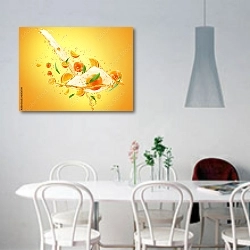 «Апельсиновый всплеск» в интерьере светлой кухни над обеденным столом