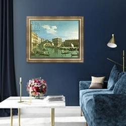 «The Rialto Bridge, Venice 2» в интерьере классической гостиной над диваном