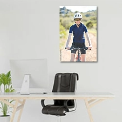«Девушка на велосипеде» в интерьере офиса над рабочим местом